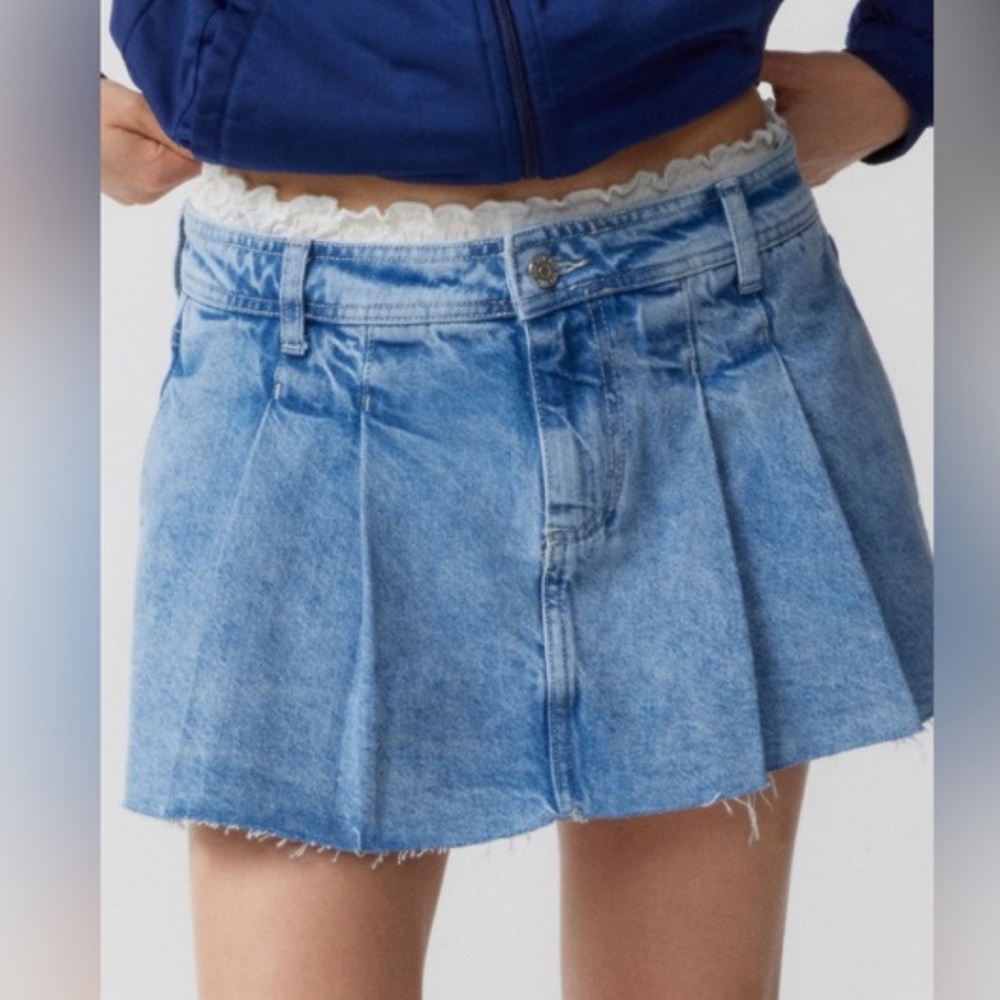 NWT Urban Outfitters Mia Denim Pleated Jean Skort